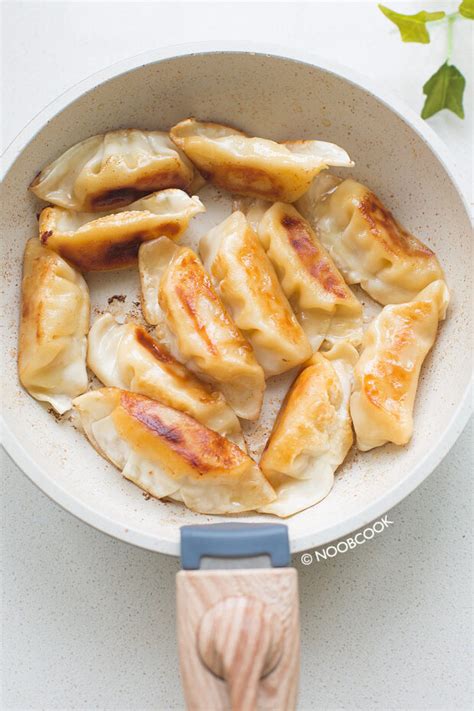 How To Pan Fry Gyoza Frozen Supermarket Noob Cook