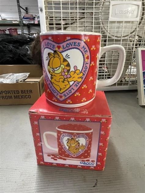 Garfield Love Mug | Live and Online Auctions on HiBid.com