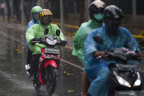 Waspadai Potensi Hujan Sedang Hingga Lebat Di Wilayah Jakarta Antara News