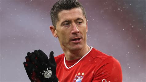 Bayern Munich star Lewandowski breaks Muller's Bundesliga goals record ...