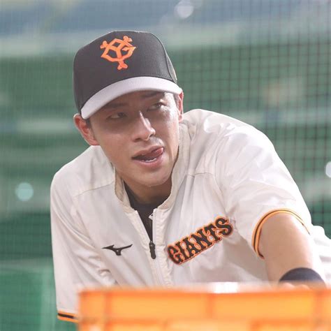 Yomiuri Giants ともに強く 湯浅大 選手 連写 連写シリーズ イケメン キメ顔 いただきました 爆笑 笑顔