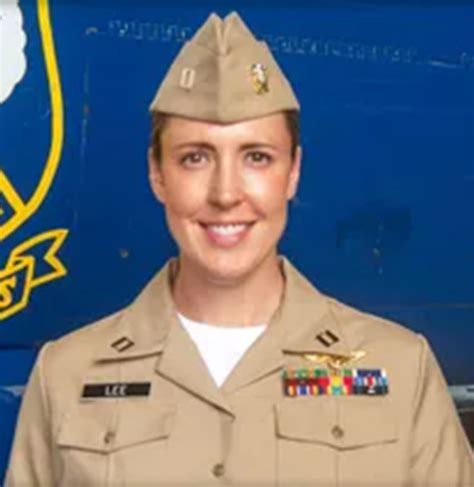 Les Blue Angels De La Marine Nomment Le Lieutenant Amanda Lee Première