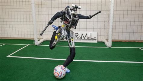 Nació ARTEMIS el primer robot con músculos que puede jugar al fútbol