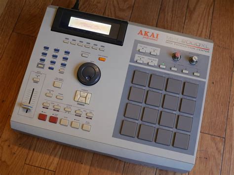 Yahooオークション 名機 Akai【mpc2000xl】サンプラー 通電確認の