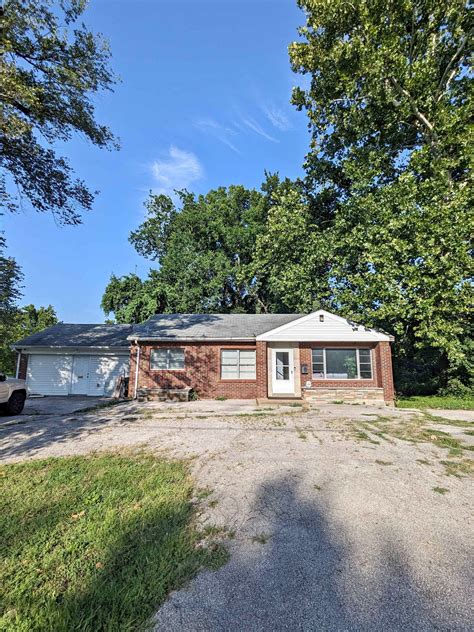 3 Beds 1 Bath - Townhouse - Property Rentals - Florissant, Missouri