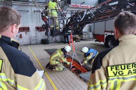 Vg Asbach Neue Drehleiter Maschinisten Ausgebildet Feuerwehr Tv