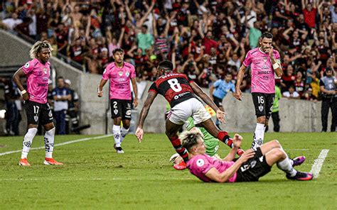 Flamengo realiza 28º jogo contra equipes equatorianas na história