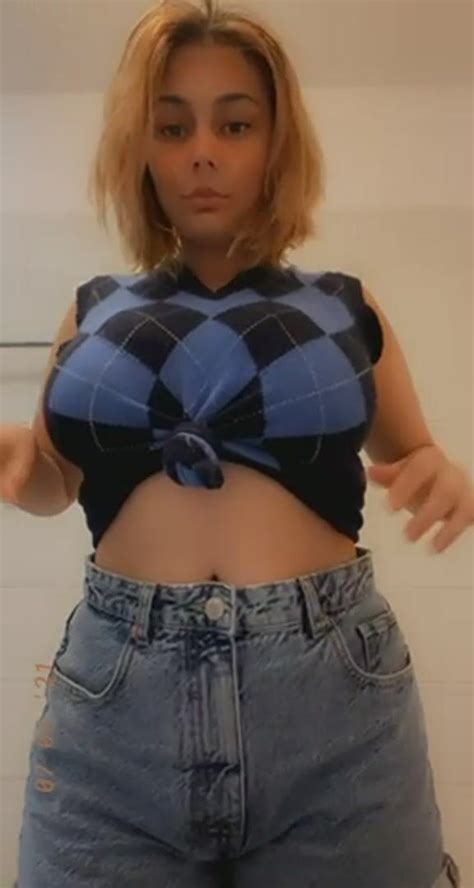 Is My Body Curvy Enough Porn HD Mp4 0 38 576x1080 Curvegif