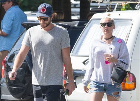 Miley Cyrus Faz Tatuagem Inusitada Em Homenagem A Liam Hemsworth