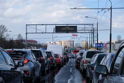 Wystarczyło kilkadziesiąt minut deszczu Awaria świateł na rondzie