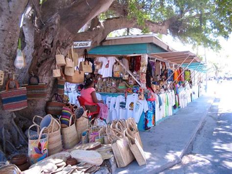 Crafts And Straw Weaving In Nassau Bahamas Dunia Magazine