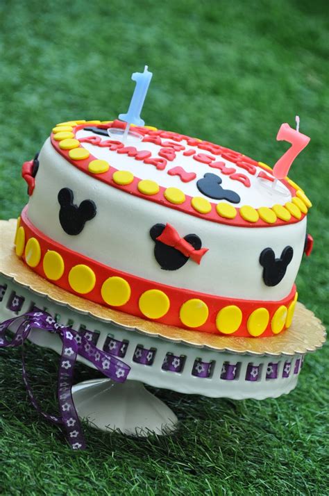 Zeti Hot Oven 365 Hot Oven Mickey Minnie 2D Logo Cake