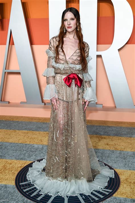 Hari Nef Shows Off Her Nude Tits At The Vanity Fair Oscar Party