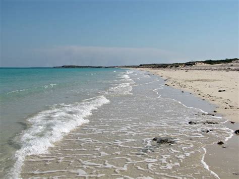 dampier peninsula amazing pindan cliffs  white sand beaches
