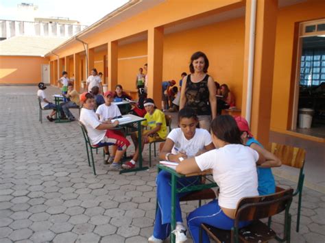 Escola de Educação Básica Silva Jardim Entrevistando Professora Rozeli