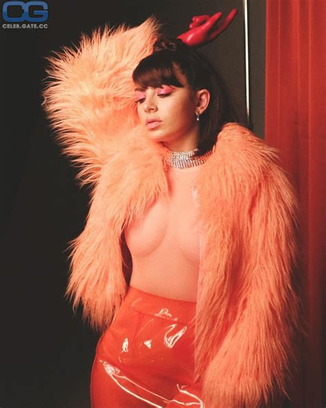 Charli XCX Nude Pictures Onlyfans Leaks Playboy Photos Sex Scene Uncensored