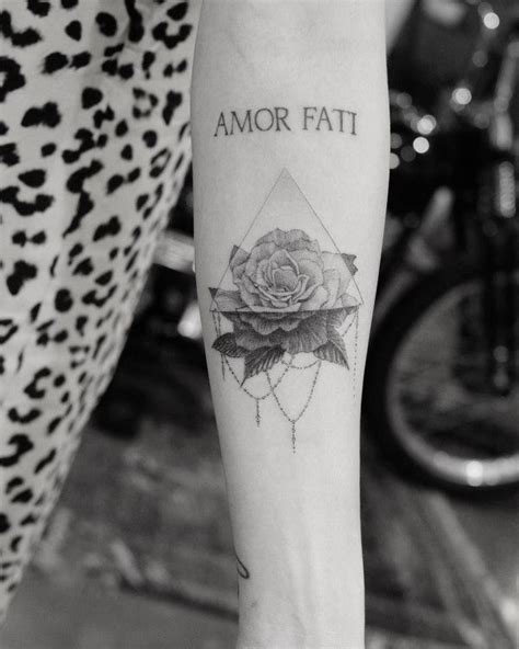 Aggregate more than 67 amor fati tattoo symbol latest - in.coedo.com.vn