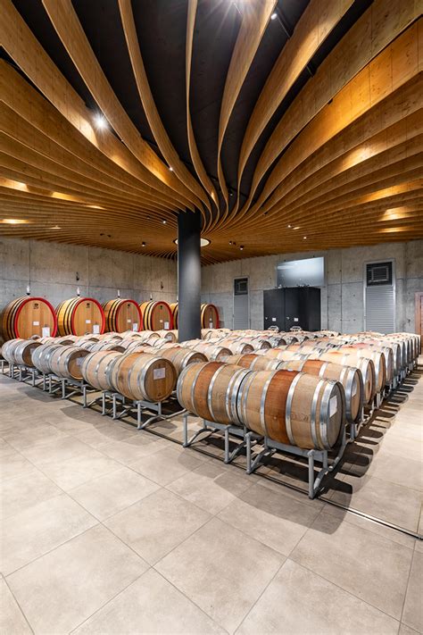 Wine Making Excellence Ceramica Info