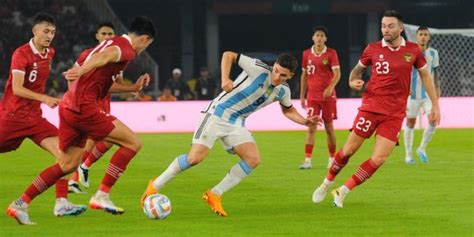 Tampil Luar Biasa Begini Aksi Sengit Timnas Indonesia Vs Argentina Di