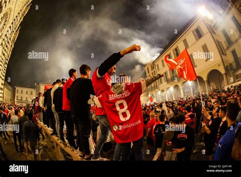 I Tifosi Di Monza Festeggiano La Prima Storica Promozione Di Monza