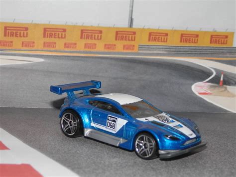 Yahoo オークション Mattel HOT WHEELS Aston Martin Vantage GT