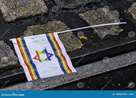 Ståtar Den Israeliska Flaggan För Regnbågen Från Gay Pride Också Bekant Som Christopher Street