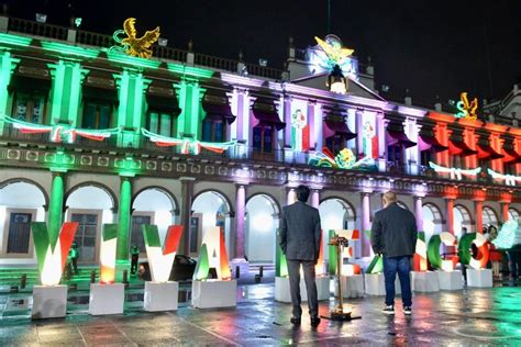 Palacio De Gobierno De Xalapa Iluminado En Colores Patrios Abriendo