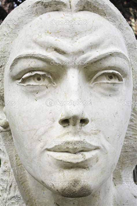 Женская скульптура стоковое фото ©celiafoto 19531051