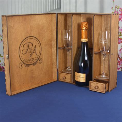 Champagne T Box Set With 2 Etched Crystal Flutes And 2 Keepsake