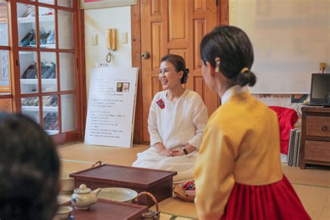 Experience Traditional Korean Tea Ceremony – in Bukchon Hanok Village ...