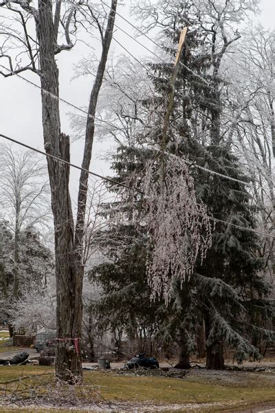 Feb. 22-23, 2023 Ice Storm damage (PHOTOS & VIDEO) – West of the I