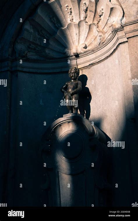 Brussel Belgium May The Famous Fountain And Statue Of