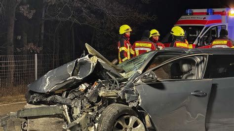 Fotos Schwerer Unfall auf B2 im Landkreis Weißenburg Gunzenhausen