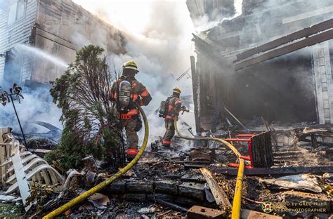 3 Dead After Small Plane Crashes Into Row Of Townhouses In Oregon Tv