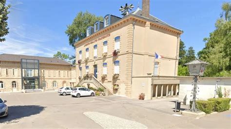 Le drapeau israélien a été retiré du fronton de la mairie Venarey les