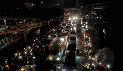 Jalanan Banjir Daan Mogot Macet Total Foto Liputan6