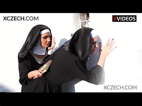 Monjas jóvenes disfrutando del sexo lésbico XCZECH XVIDEOS
