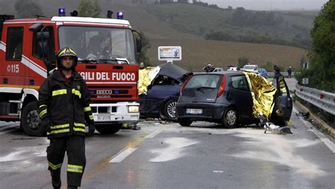 Ubriaca Mamma Di Anni E Figlio Di Mesi Morti In Un Incidente Una