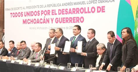 Gobernadores de Michoacán y Guerrero firman carta para AMLO para