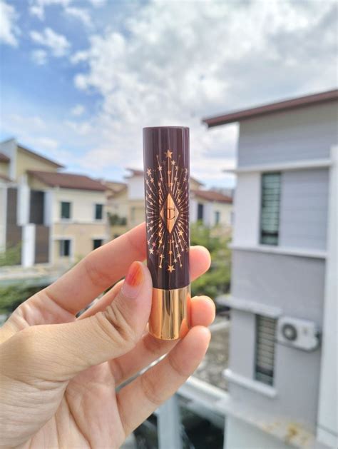 Charlotte Tilbury Hyaluronic Happikiss Lipstick Balm In Pillow Talk