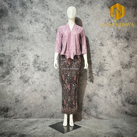 Jual Setelan Kebaya Kutubaru Floy Brukat Tradisional Elegan Keindahan