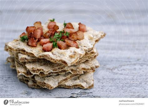 Kn Ckebrot Mit Frischk Se Und Perlhuhneier Ein Lizenzfreies Stock