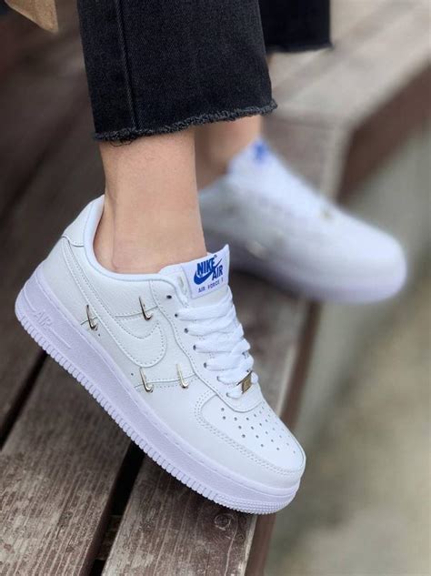 Кросівки жіночі найк Nike Air Force 1 07 Lx ціна 2400 грн купити Кеди кросівки жіночі на