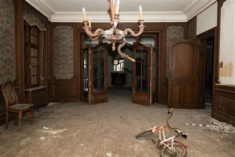 Chateau Robe Rouge Co Rdinaten Makkelijk Urbex