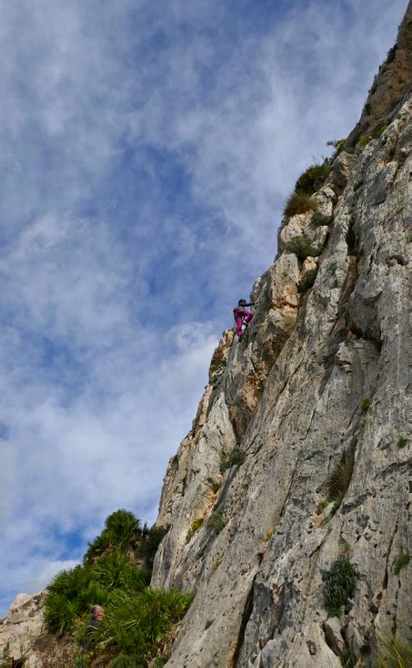 Climbing The Peñon Calpe - magnificent climbing on the massive sea ...