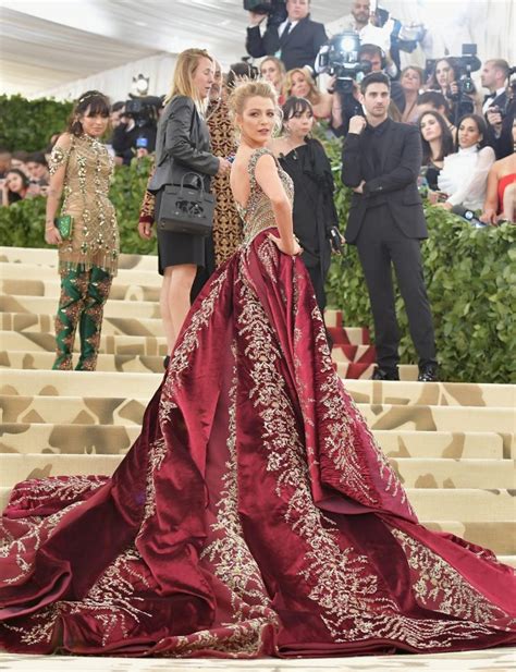 Top 10 De Los Mejores Vestidos Del Met Gala 2018 Código Malva