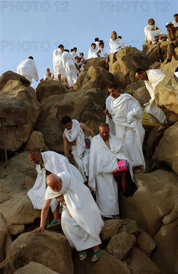 Pèlerins sur le Mont Arafat février 2003 Photo12 Maher Attar Photography