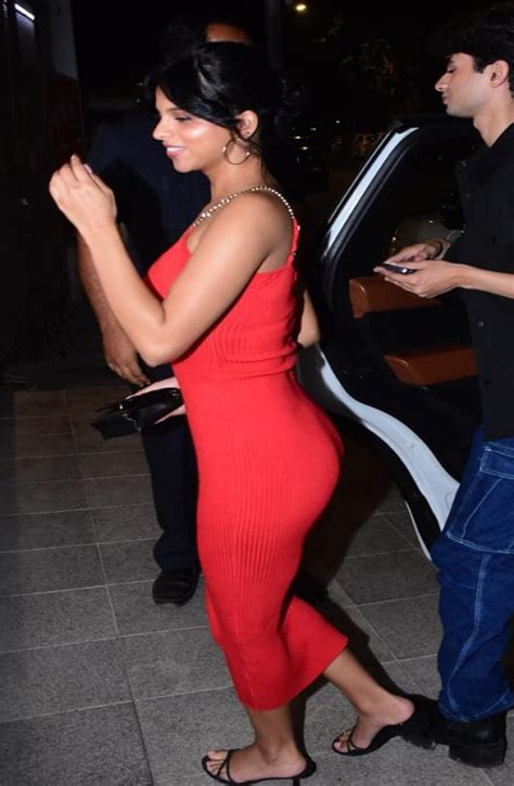 Suhana Khan Looks Hot In Red Body Hugging Dress At The Wrap Up Party Of The Archies द आर्चीज