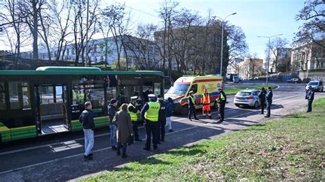 Zderzenie Dw Ch Autobus W Komunikacji Miejskiej W Szczecinie