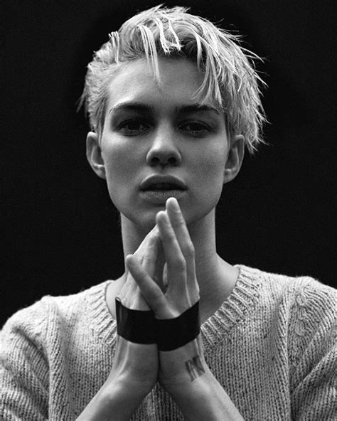 Harmony Boucher More Androgynous People Androgynous Haircut Androgynous Models Androgynous